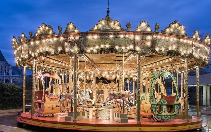 可爱造型的旋转木马,带着孩子一起感受这个童话王国带来的奇妙幻想
